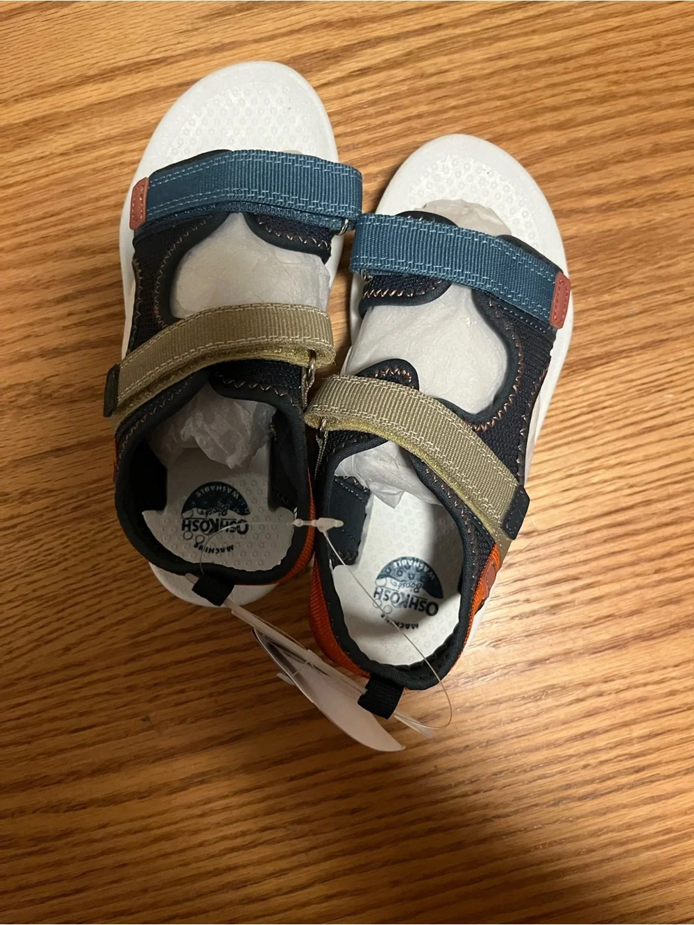 NEW  BOYS OSHKOSH WASHABLE HORCHATA SANDALS SIZE 1